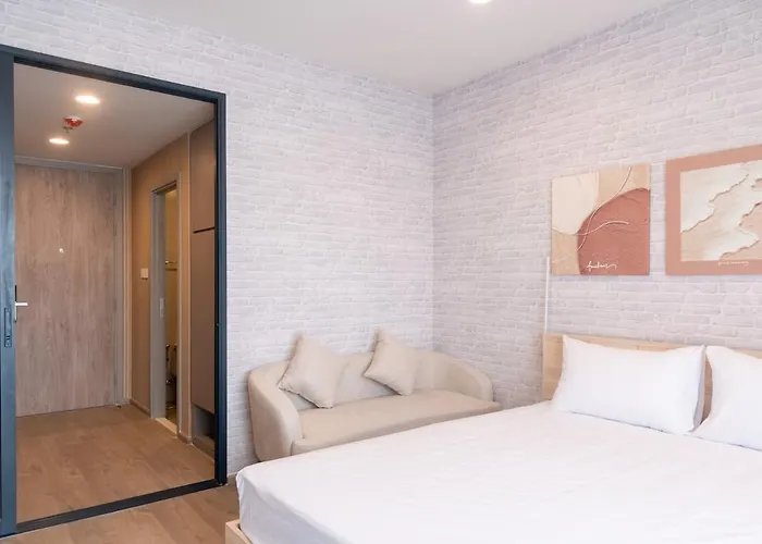 Luxury Stay, Walk To One